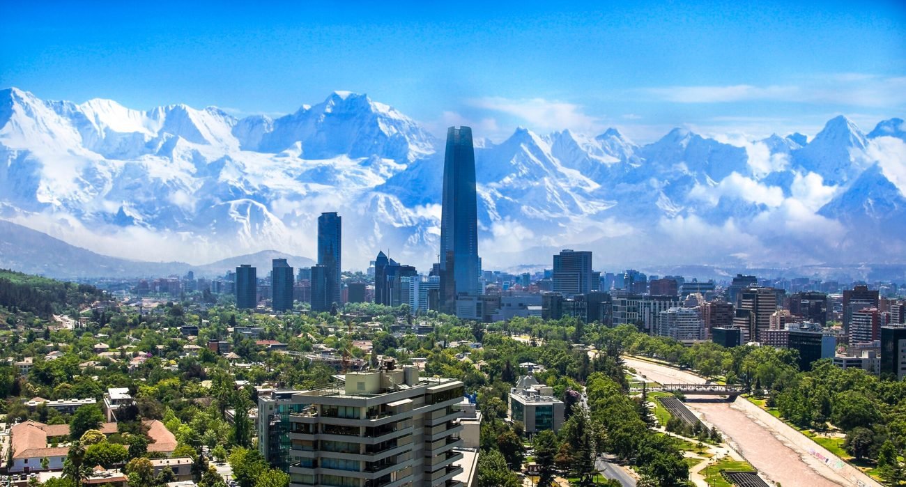 Vista de Santiago, Chile, com a Cordilheira dos Andes ao fundo